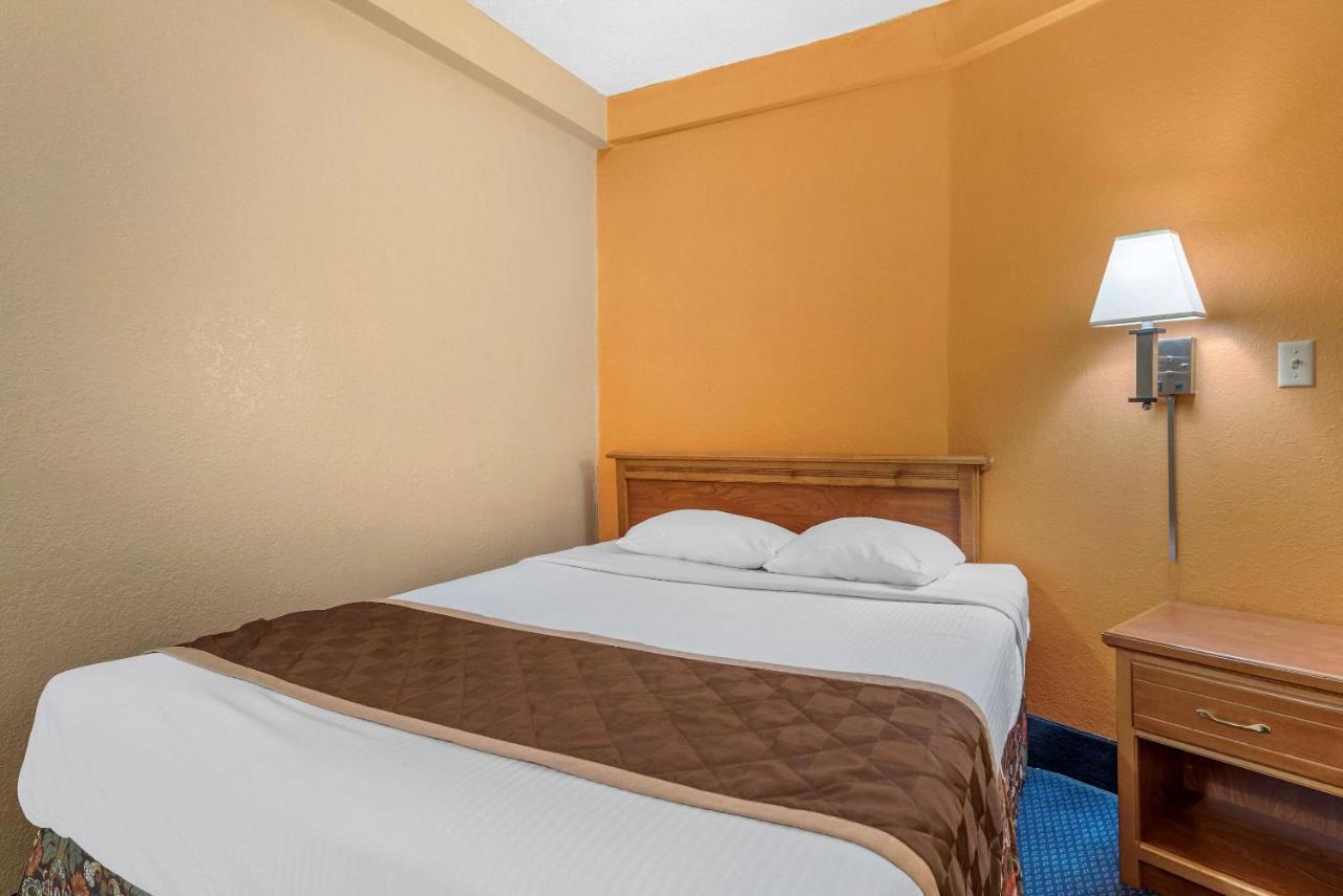 Asam Hotel Goodland Екстериор снимка