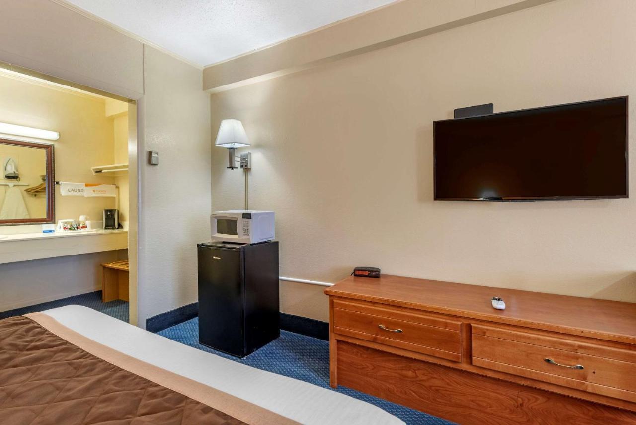 Asam Hotel Goodland Екстериор снимка