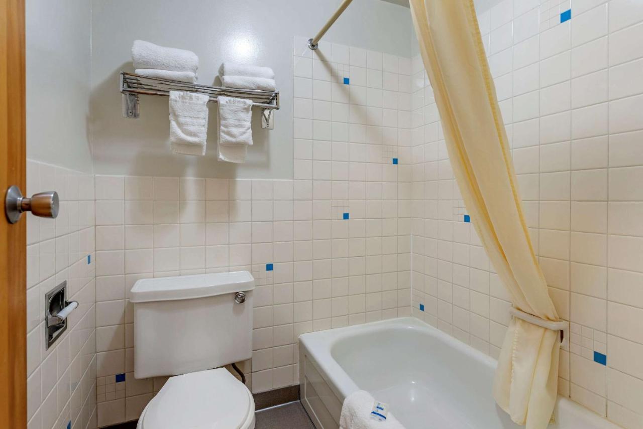 Asam Hotel Goodland Екстериор снимка