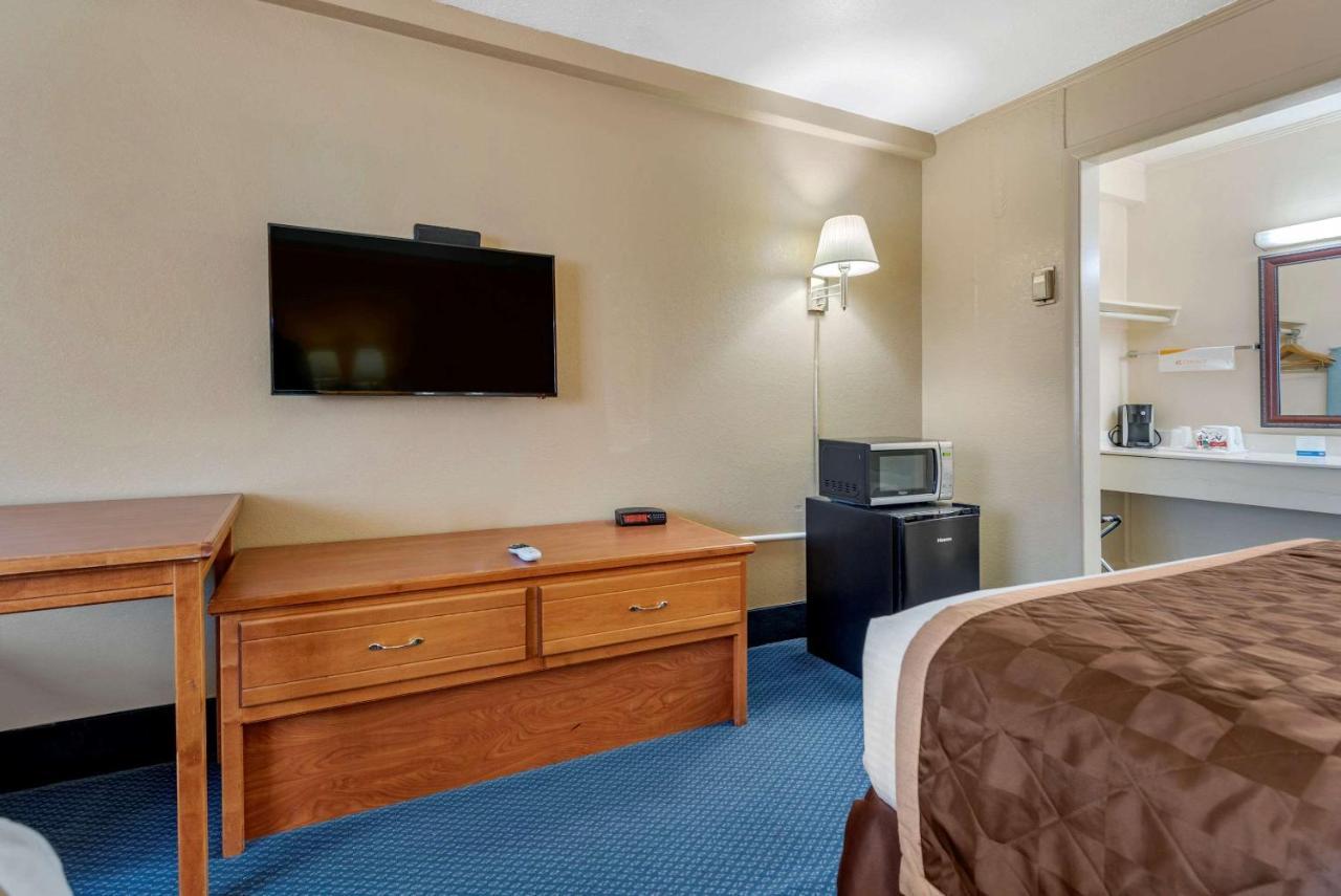 Asam Hotel Goodland Екстериор снимка