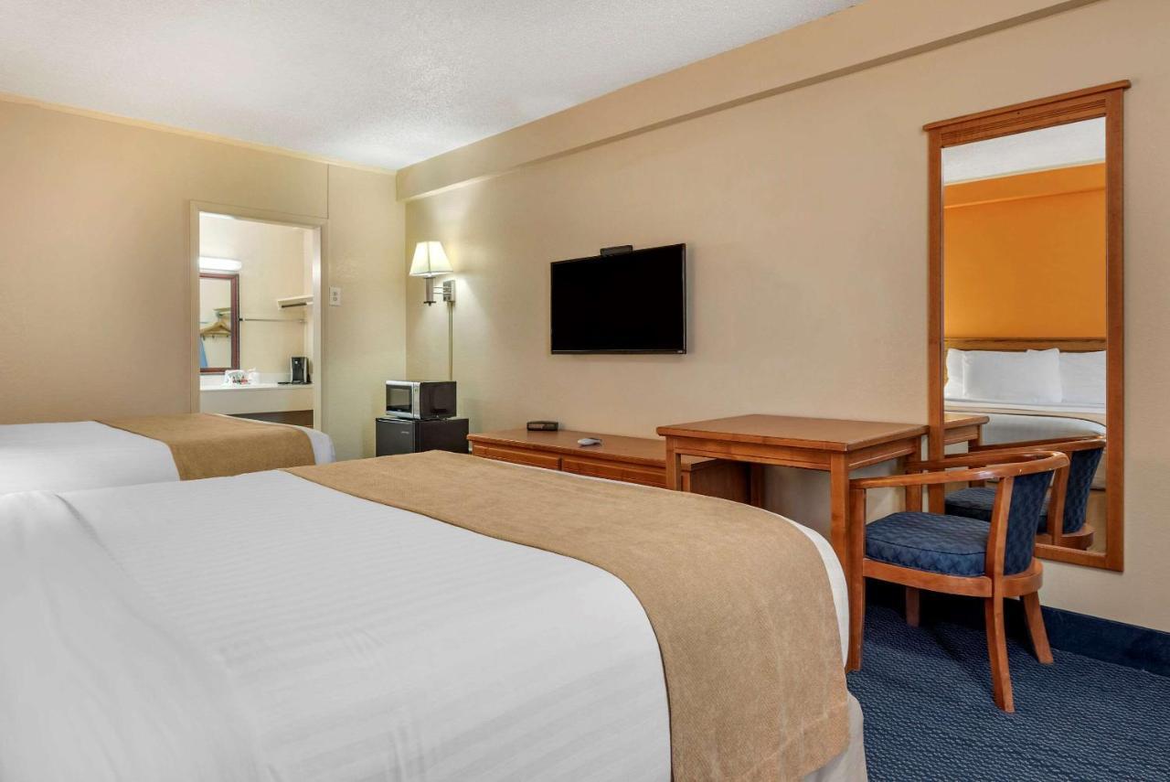 Asam Hotel Goodland Екстериор снимка