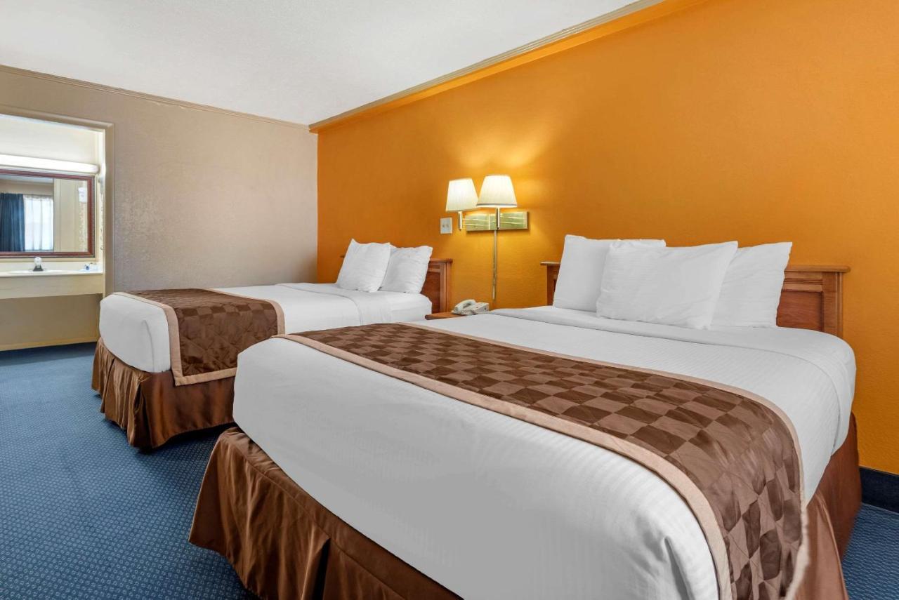 Asam Hotel Goodland Екстериор снимка