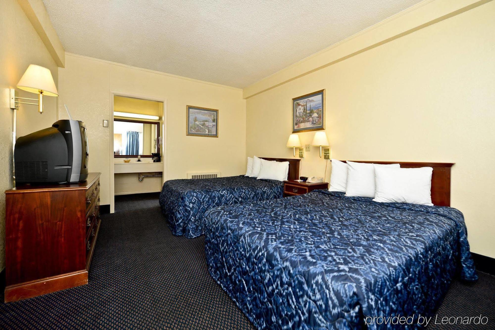 Asam Hotel Goodland Екстериор снимка